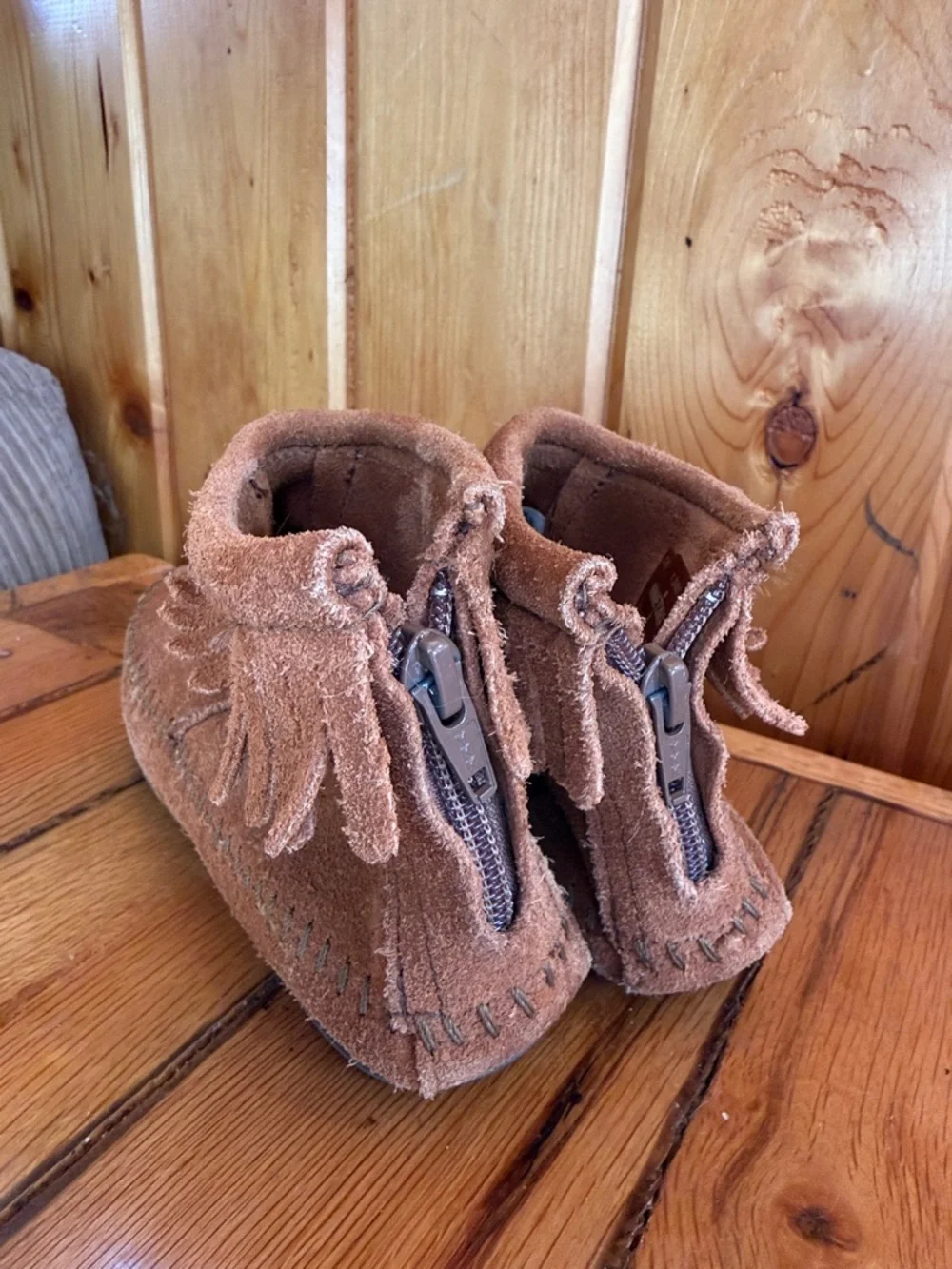 Minnetonka Kids Suede Fringe Moccasins in Chestnut Brown Size 1